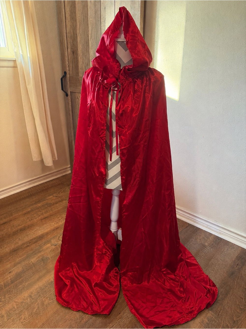 Red satin hooded cape One size Spirit Halloween Devil Riding Hood
